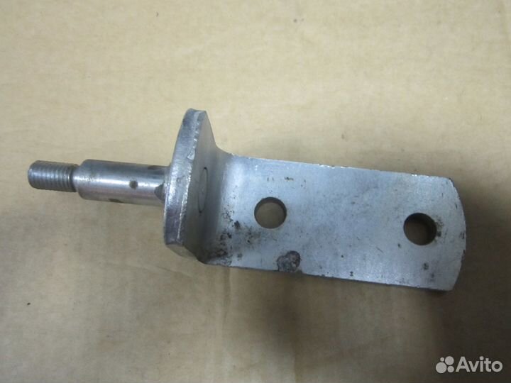 Кронштейн амортизатора