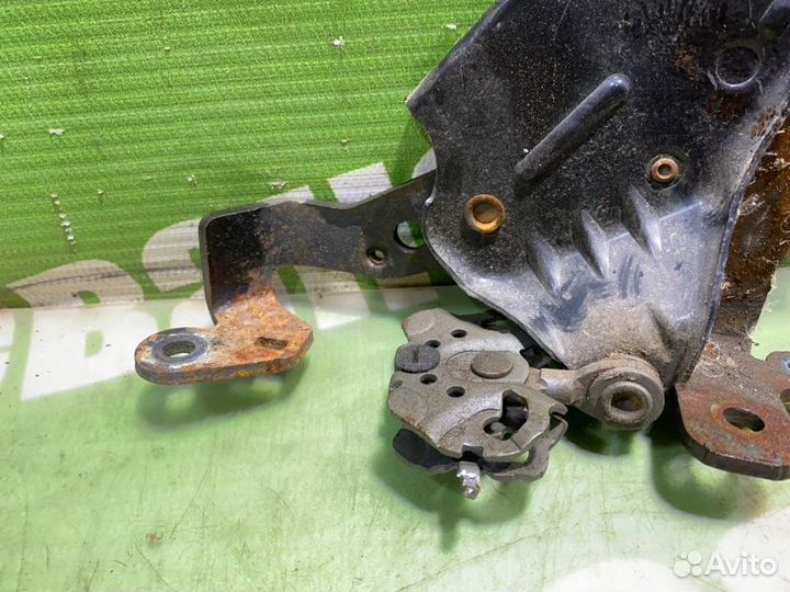 Рычаг стояночного тормоза Volkswagen Passat B5 AWM