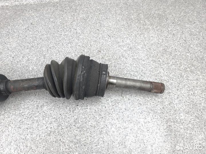 Привод передний Nissan Terrano LR50 VG33E 1999