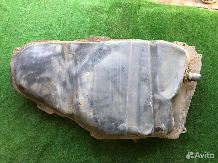 Топливный бак Toyota Corolla ZZE121 3zzfe 2005