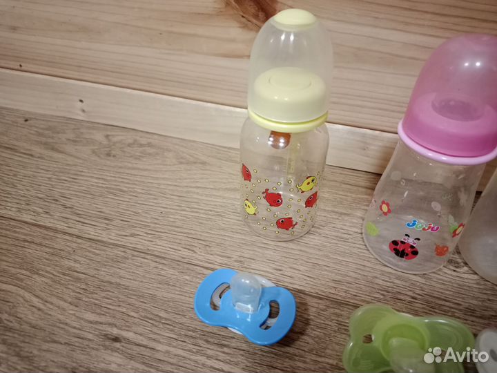 Бутылочки для кормления и соски