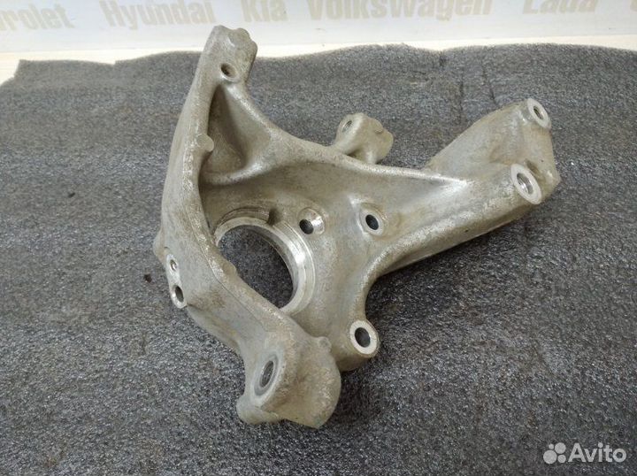 Кулак задний правый Volkswagen Tiguan 2 AD1