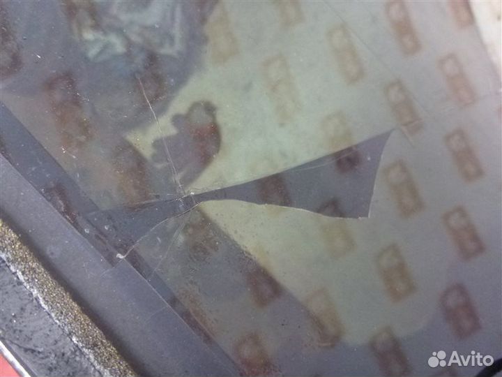 Стекло заднее Nissan Primera P10 GA16DE 1995