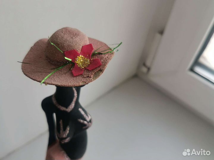 Статуэтка из дерева