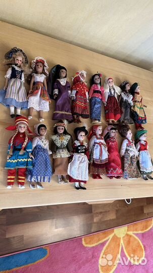Кукла фарфоровая коллекционная национальная одежда