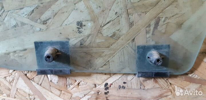 Стекло двери задней левой Renault Sandero I (2009–