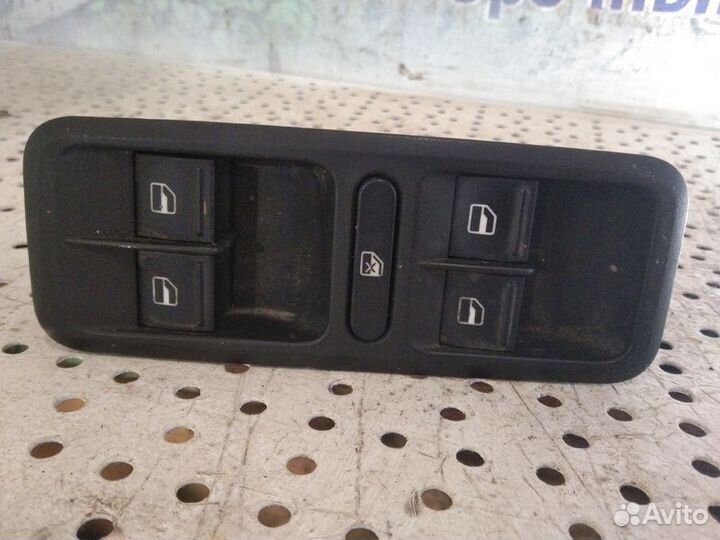 Блок управления стеклоподьемниками Skoda Yeti 1.2