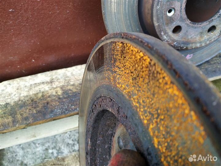 Тормозные диски заднее Audi A4 B8 2.0 cdnc 2009