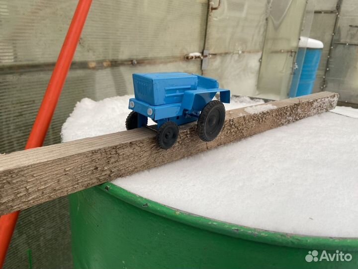 Игрушка СССР синий трактор