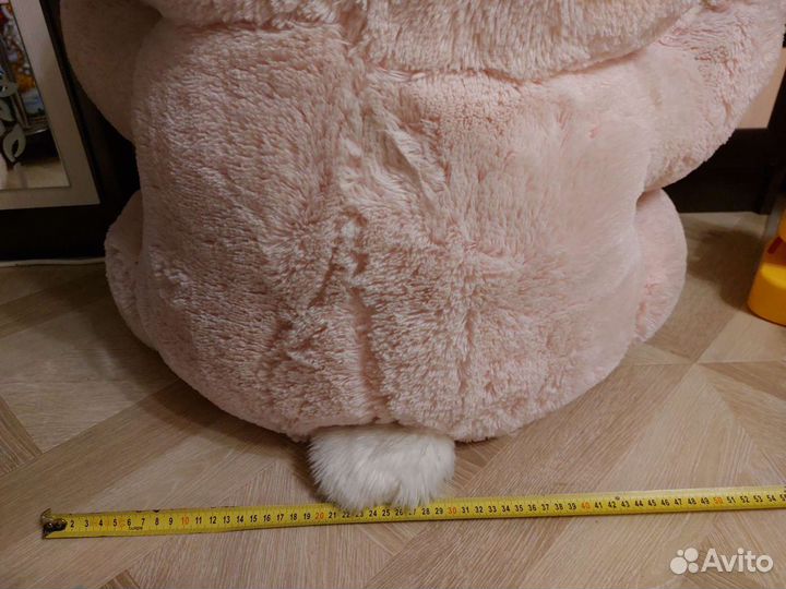 Большой плюшевый заяц