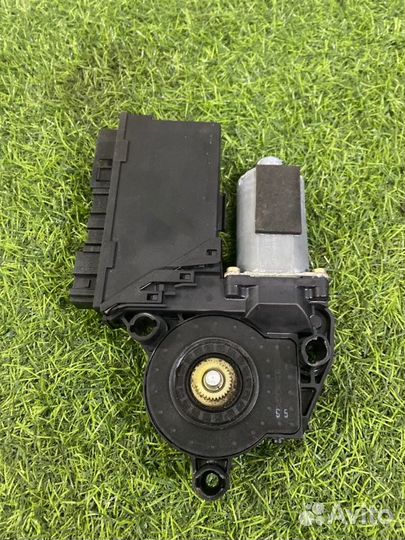 Мотор стеклоподъемника задний левый Audi A8 D3 4.2