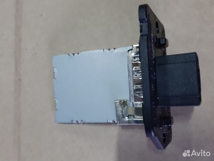 Резистор отопителя салона