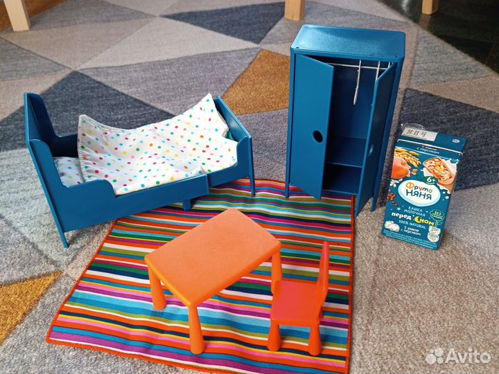 Игрушечные кроватка, столик, шкавчик