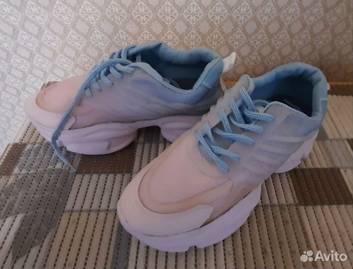 Кроссовки женские 38 размер новые