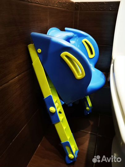 Сиденье на унитаз со ступенькой