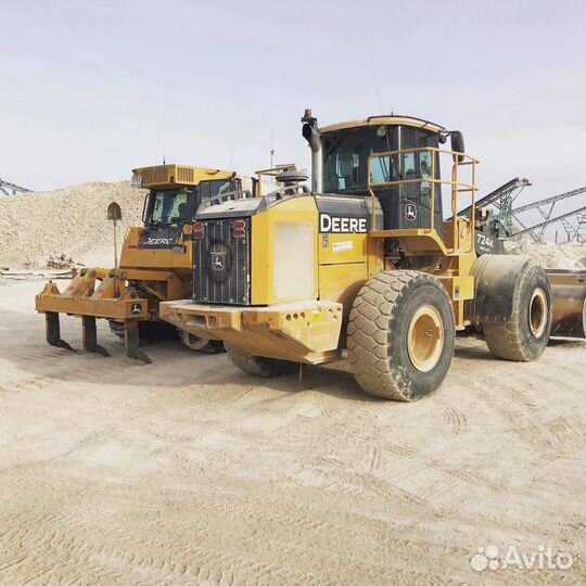 Фронтальный погрузчик John Deere 724K, 2012