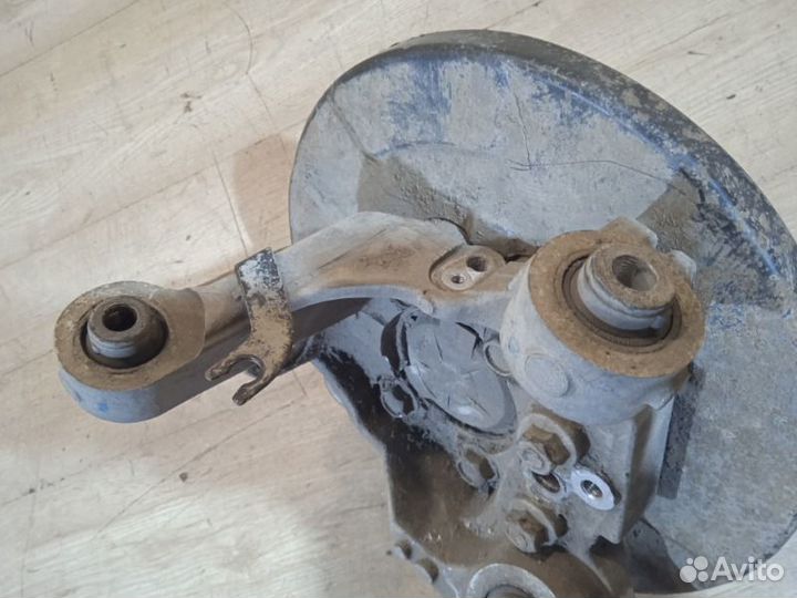 Кулак поворотный задний правый Nissan Teana J32