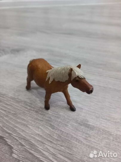 Фигурки лошадей
