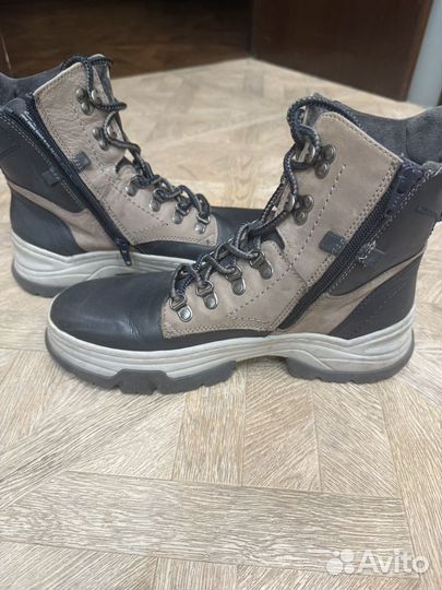 Женские демисезонные ботинки Jana