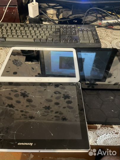 Кучка битых планшетов