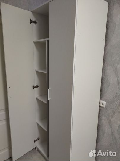 Шкаф распашной с полками белый