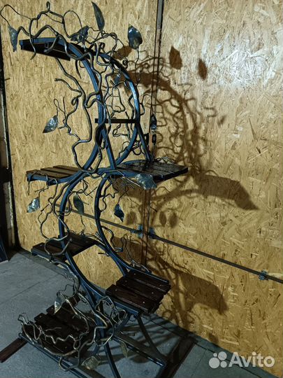 Кованные цветочницы