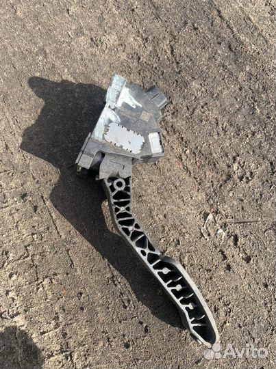 Педаль газа Toyota Yaris 2005-2011г
