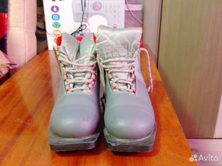 Лыжные ботинки