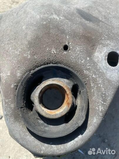 Подрамник передний 30793278