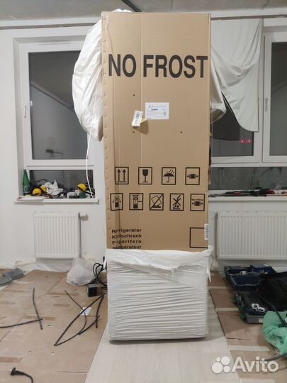 Холодильник Schaub Lorenz SLU S379Y4E