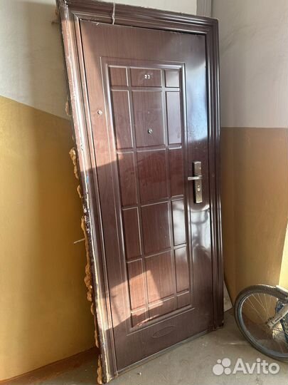 Дверь входная б/у