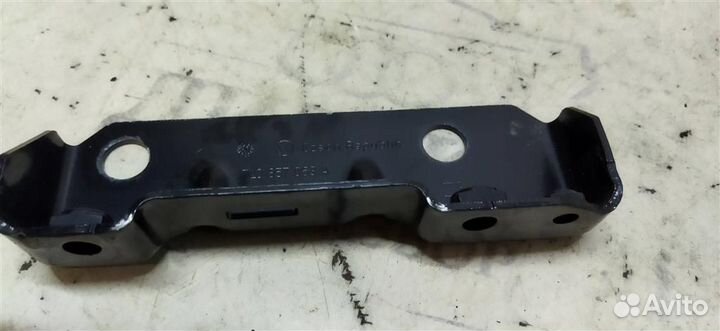 Кронштейн (сопут. товар) Audi Q7 2005