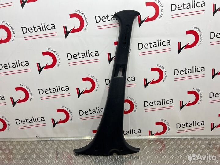 Накладка центральной стойки правая LADA Largus 1