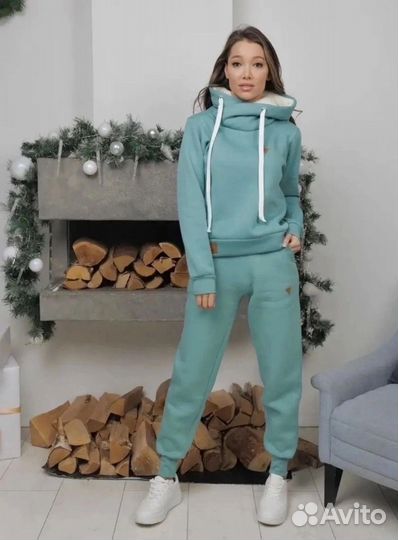 Спортивный костюм женский