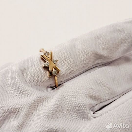 Золотое кольцо с камнем 16р