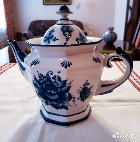 Чайник Гжель