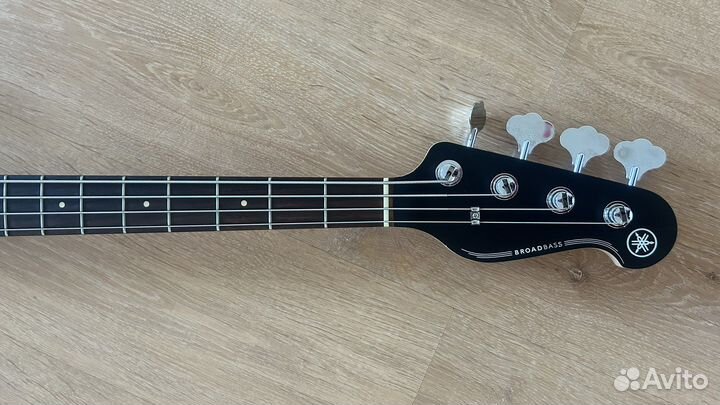 Бас гитара Yamaha BB-234