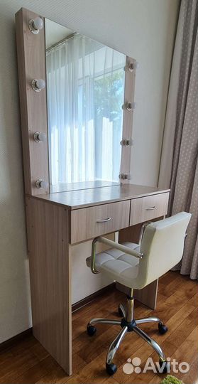 Продам гримерный стол б/у