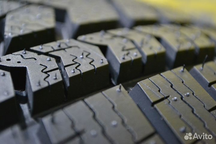 Tourador Winter Pro TSU1 275/40 R19 105V