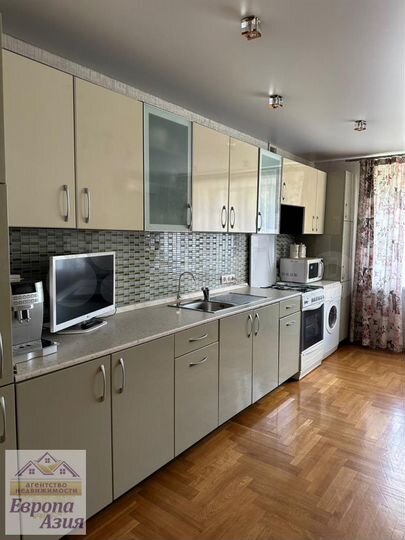 4-к. квартира, 91 м², 1/9 эт.