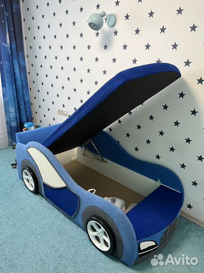 Детская кровать машинка