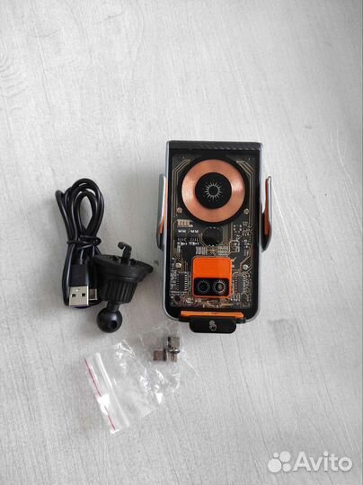 Авто держатель телефона с беспроводной зарядкой