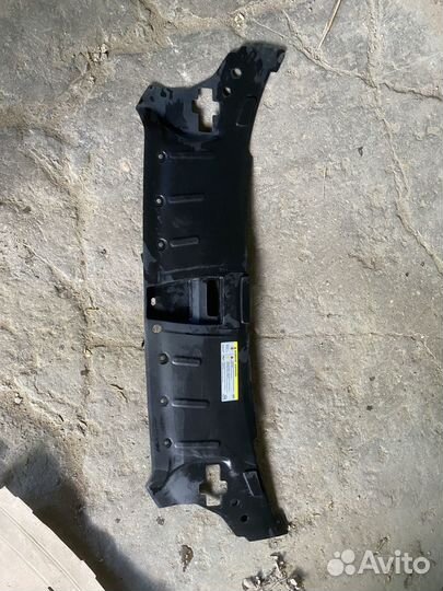 Накладка замка капота Audi A8 S8