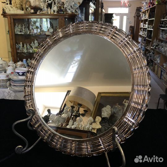 Зеркало в стеклянной раме