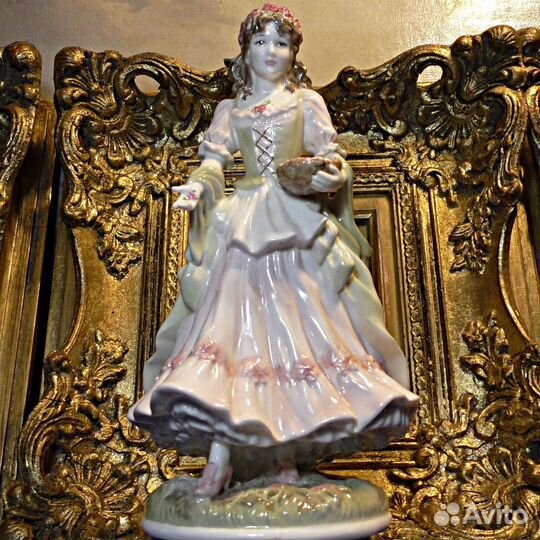 Королева Мая.Royal worcester.Статуэтка.Фарфор