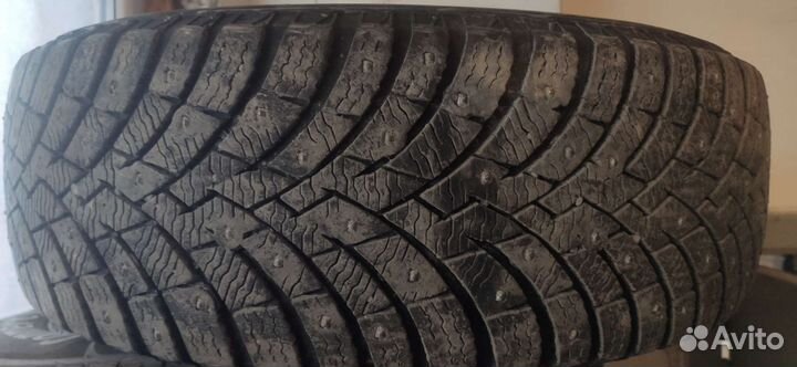 Pirelli Ice Zero 2 215/65 R16