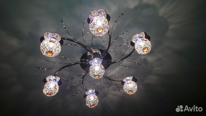 Продам люстру