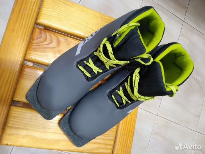 Лыжные ботинки 42