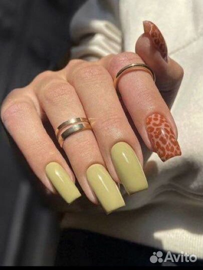 Модель на маникюр