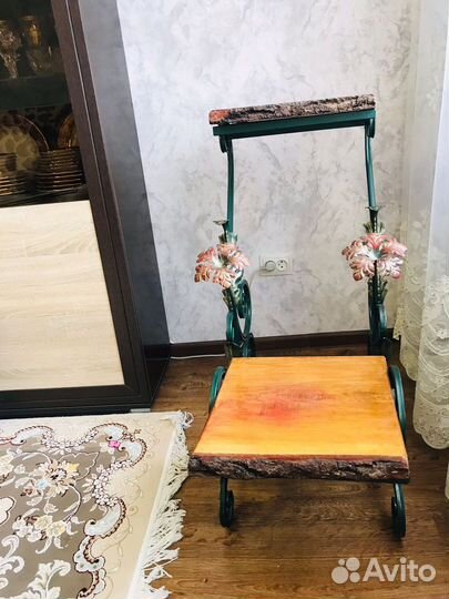 Кованная подставка для цветов